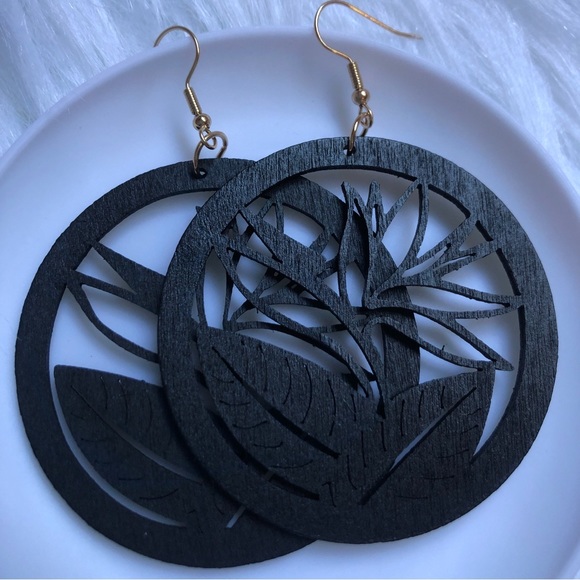 Black wooden floral statement drop earrings - Picture 3 of 3